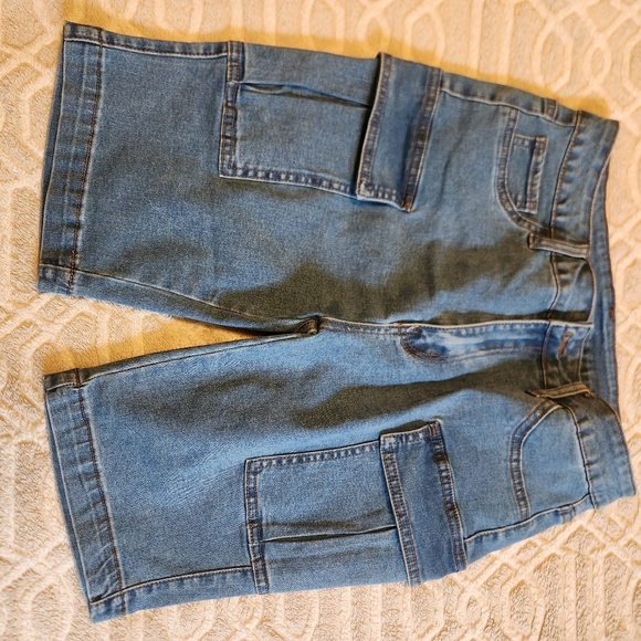 Shorts - Picture 3 of 3